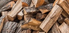 Óvakodni kell az illegális tűzifa árusoktól